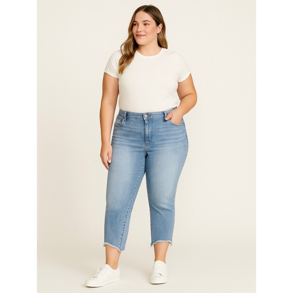 🎄 454. NWT Candace Cameron Bure 30W Crop Stretchy Jeans | Light Wash Frayed Hem